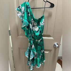 One shoulder green dress